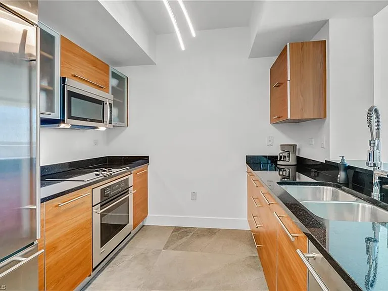 3000 Oasis Grand Blvd #606 — Photo 7