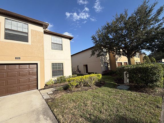 2nd image of 2515 Oleander Lakes Dr