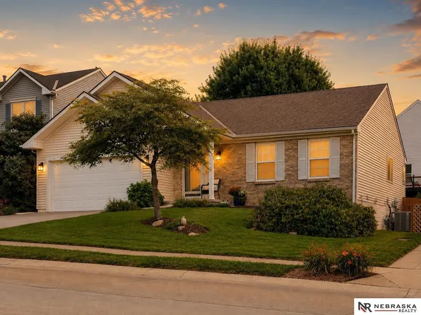 16332 Erskine St, Omaha, NE 68116