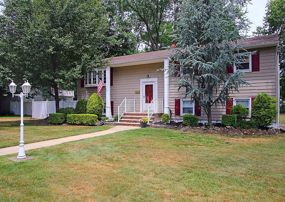 1st image of 10 Reta Ln