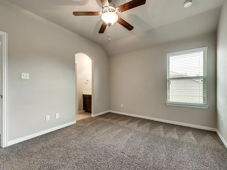 1404 Nacona Dr — Photo 19