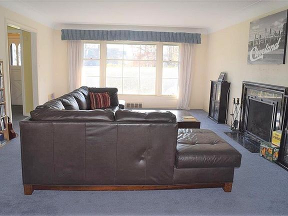 3rd image of 18680 Parkland Dr