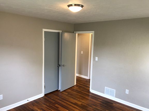5th image of 860 Oak Grove Ave