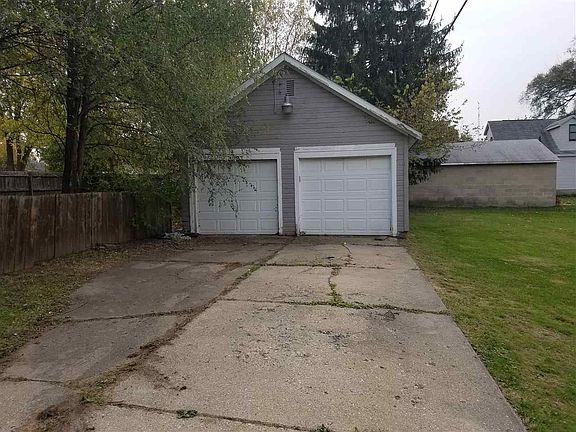 2nd image of 1209 W Delavan Dr