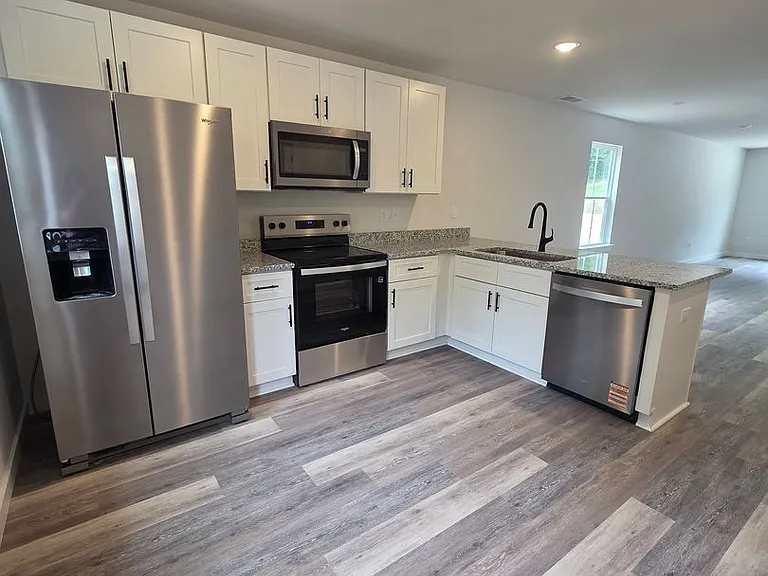 271 Vanderbilt Rd — Photo 2