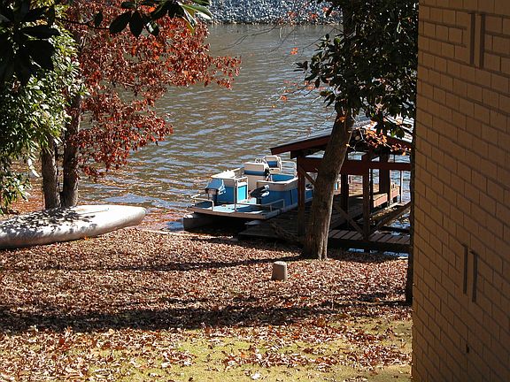 boat house with lift