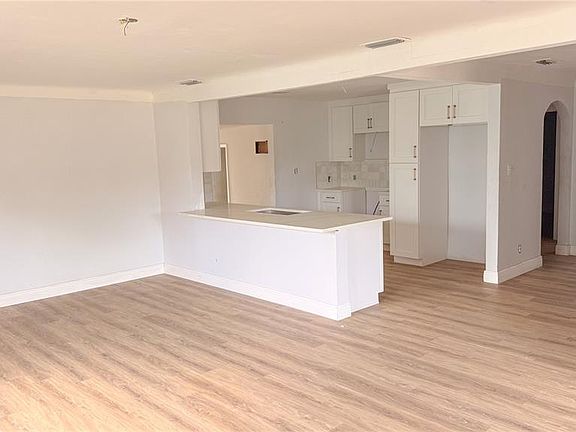 5th image of 5045 38TH AVENUE N