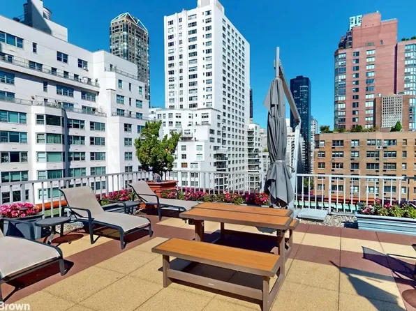 301 East 62nd Street image 15 of 16