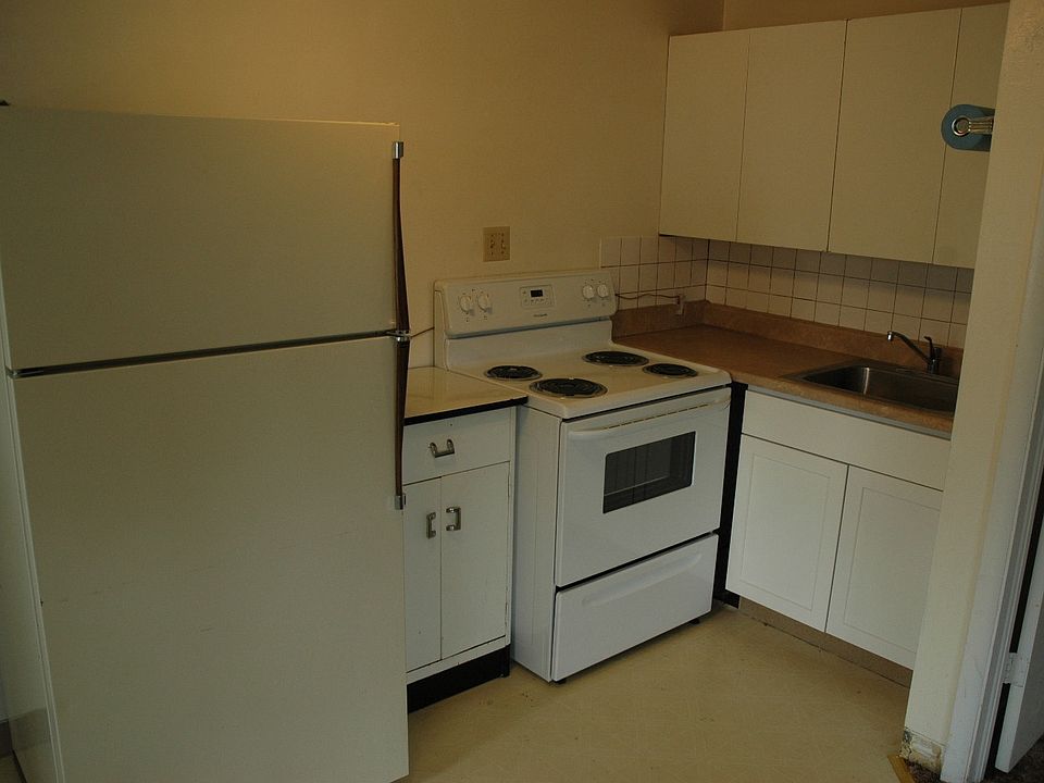 2nd image of 215 Wonder St