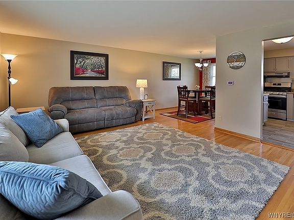 3rd image of 294 Argus Dr