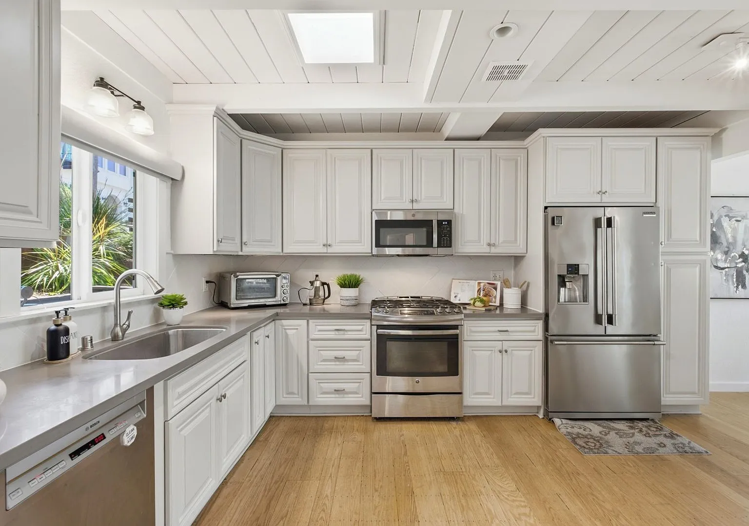 Charming 4BR House in Oakland — Photo 1