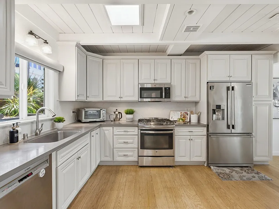 2323 Mastlands Dr