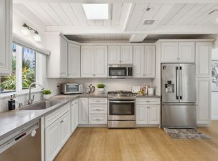 2323 Mastlands Dr, Oakland, CA 94611