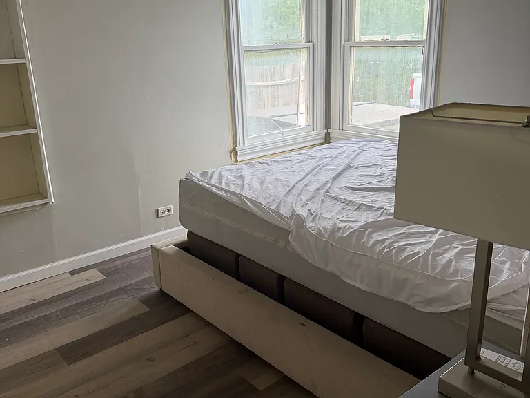 406 W Southcross Blvd — Photo 12