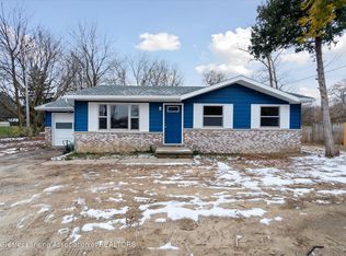 635 N Cedar St, Mason, MI 48854