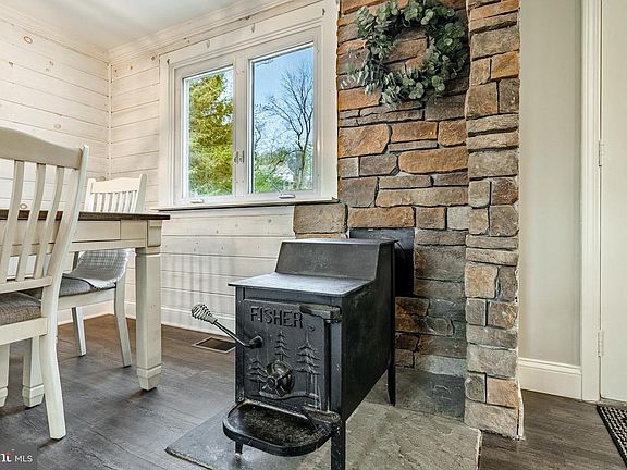 5th image of 3119 Laughead Ln