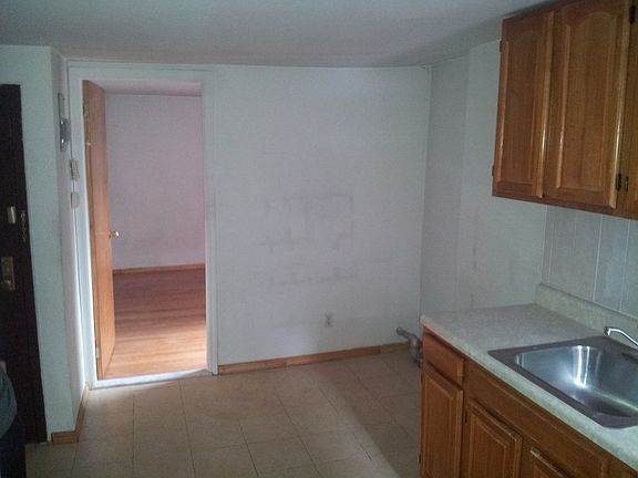 4th image of 110 Madison St APT 6