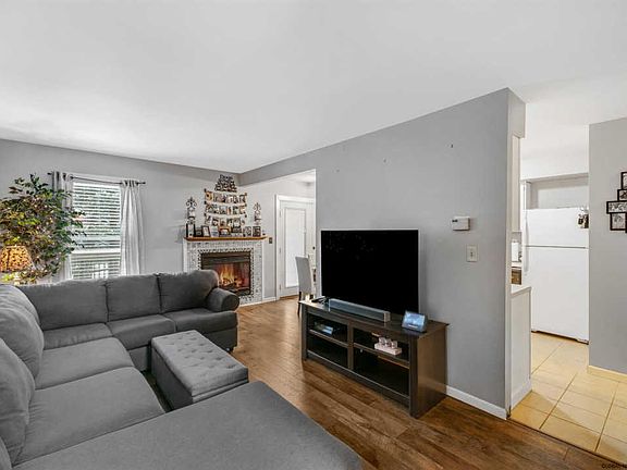 4th image of 411 Antler Ct