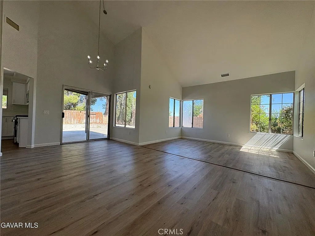 4 bed, 2150 sqft, $2,950 — Photo 2