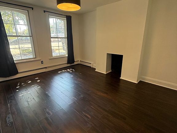 2nd image of 88 Washington St APT 1