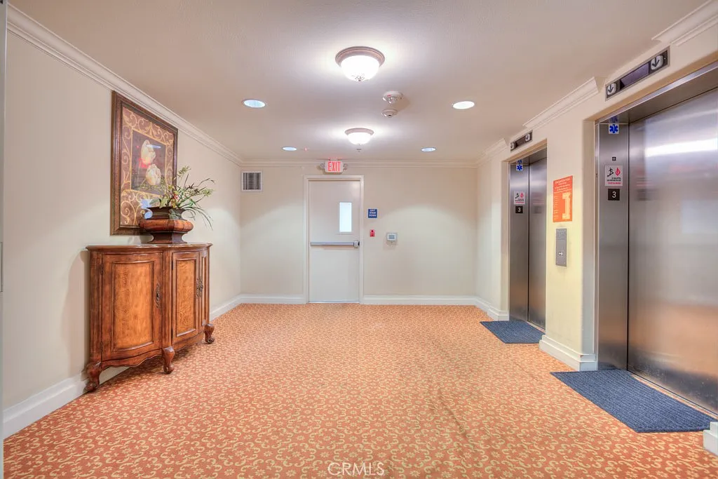 2 bed, 740 sqft, $2,495 — Photo 4