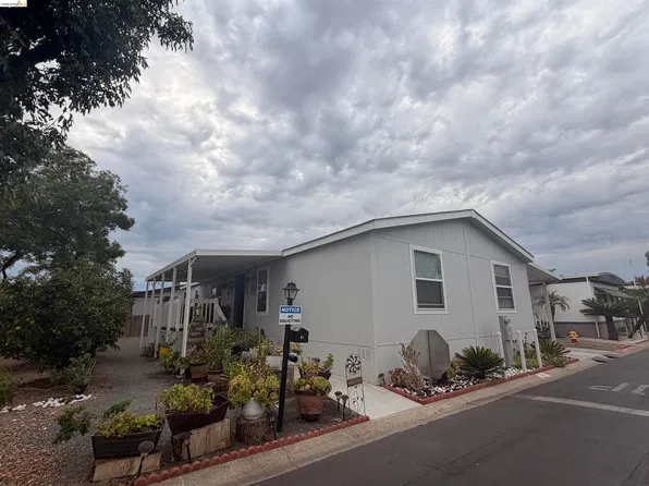 2700 E Valley Pkwy Space 81, Escondido, CA 92027