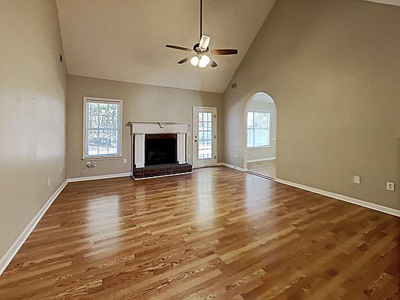 4th image of 653 Magnolia Dr