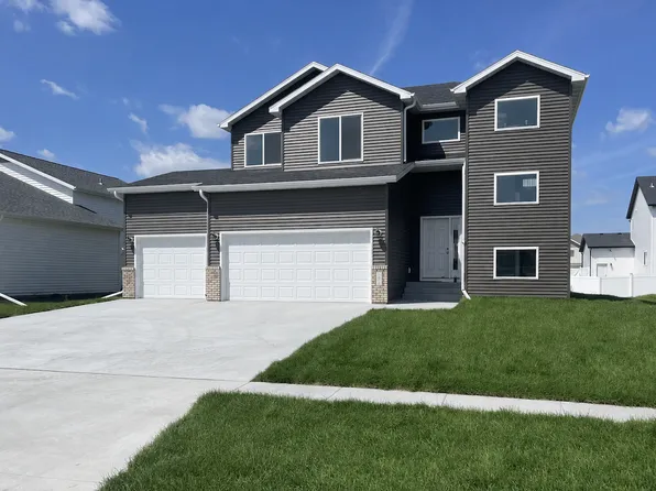 5816 James Dr W, West Fargo, ND 58078