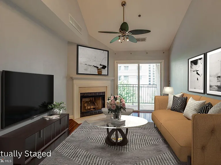 2310 14th St N #402 — Photo 2