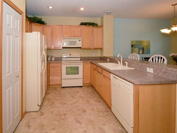 5th image of 10991 Oak Grove Cir Unit B