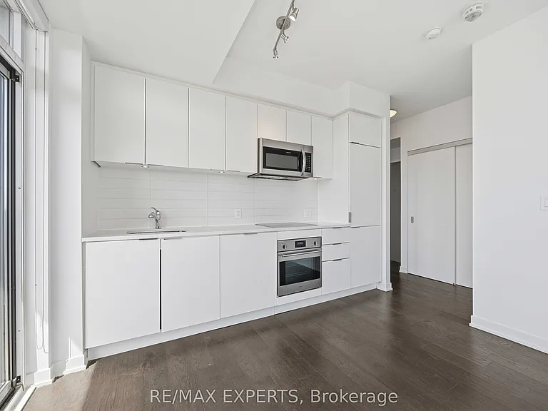223 Saint Clair Ave W #1007 — Photo 15