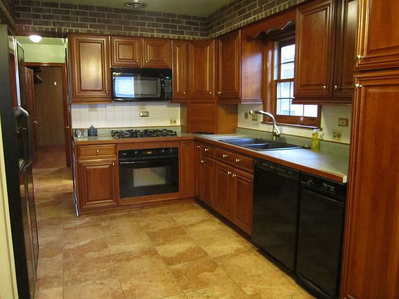 3rd image of 4525 N Newcastle Ave