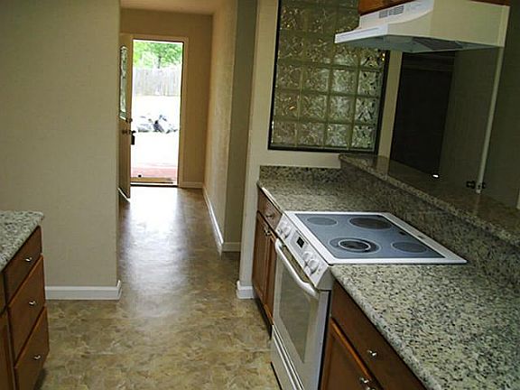 4th image of 3932 Corkwood Dr
