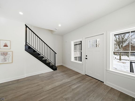 2nd image of 28 Irving St