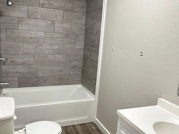 3rd image of 1501 Autumn Ave