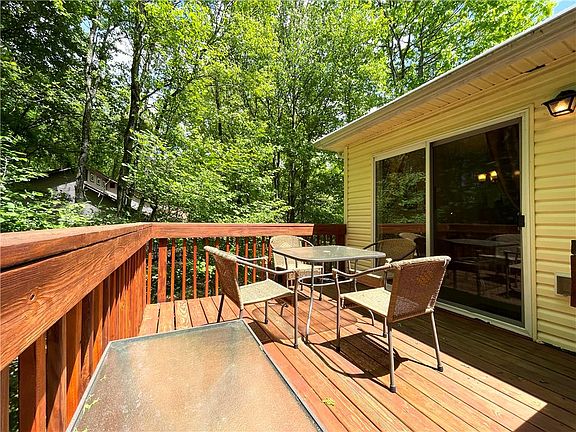 3rd image of 9 Sycamore Cir