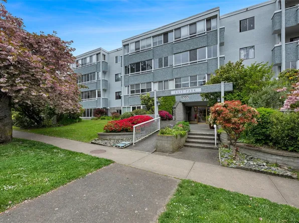1050 Park Blvd #201, Victoria, BC V8V 2T4