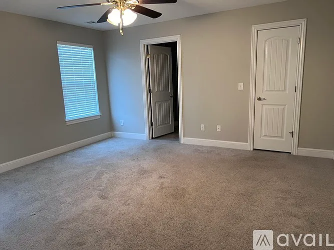 2501 S Willard Ave — Photo 2