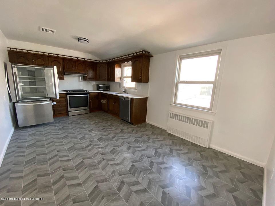 1st image of 744 Clawson St