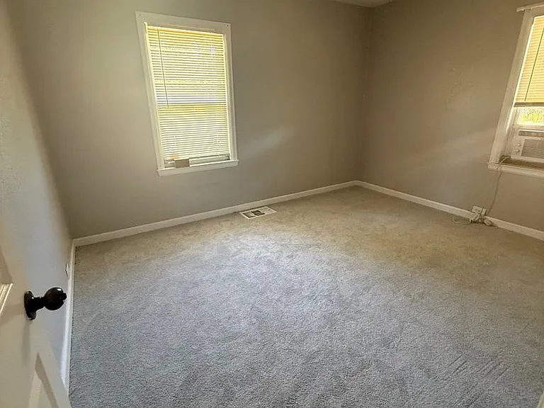 3046 N Milwaukee St — Photo 13