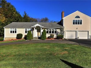 16 Doris St, Trumbull, CT 06611