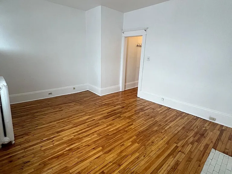 362 Friel St — Photo 2
