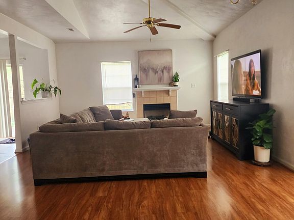 3rd image of 411 Belmont Cir #0