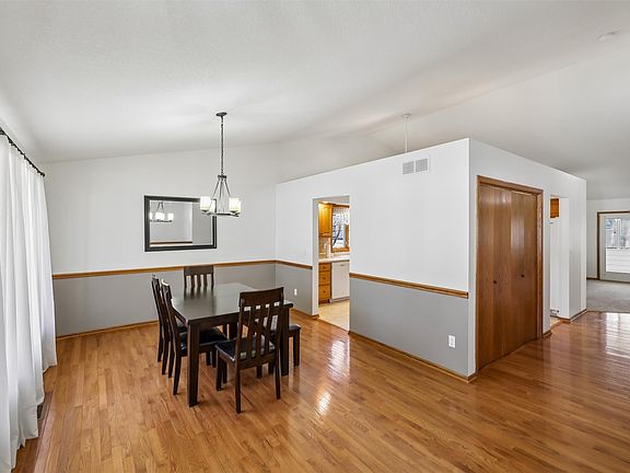 5th image of 1131 SE Mallard Creek Dr
