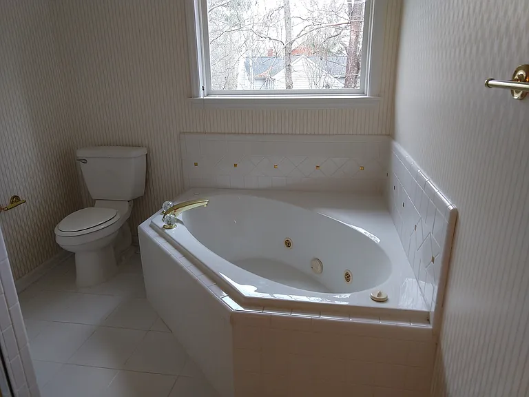 136 Trafalgar Ln — Photo 17