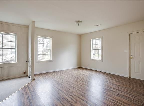 2nd image of 2418 Gordon Ln