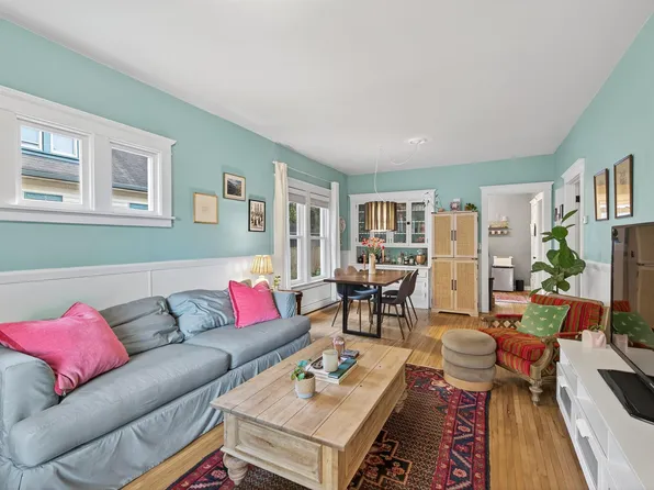 989 Barrett St, Saint Paul, MN 55103