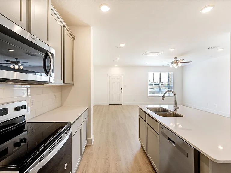 11910 De Carvalho Ln — Photo 8