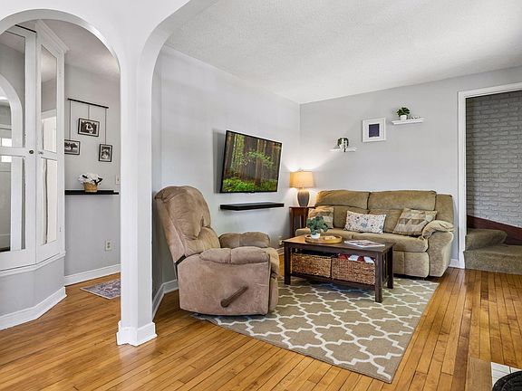 4th image of 1706 Buchanan St NE