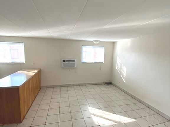 4th image of 5470 S Archer Ave APT 3B